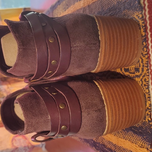 CLARKS Somerset Breccan Purple Suede Studded Ankle Strap Booties Size 9 🍇🍇 - Picture 3 of 6